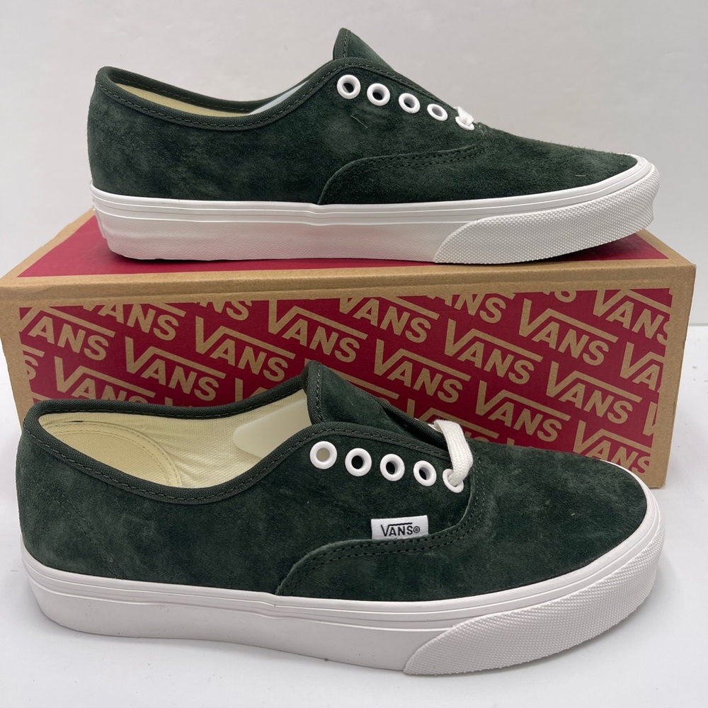 Vans WMNS Dark Green Suede Sneakers Authentic
Pig Suede Dried Kelp
VN000D7YEMU - Picture 2 of 16